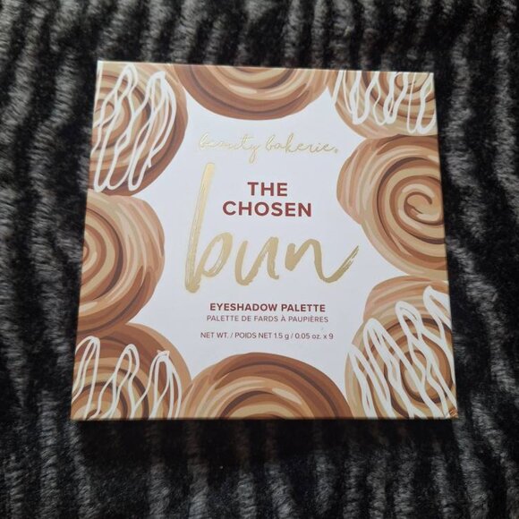 🍞 Beauty Bakerie – “The Chosen Bun” Eyeshadow Palette 🤎 - Picture 3 of 4